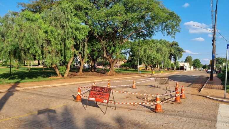 Há cerca de dez dias foi colocada no local uma placa de 'homem trabalhando