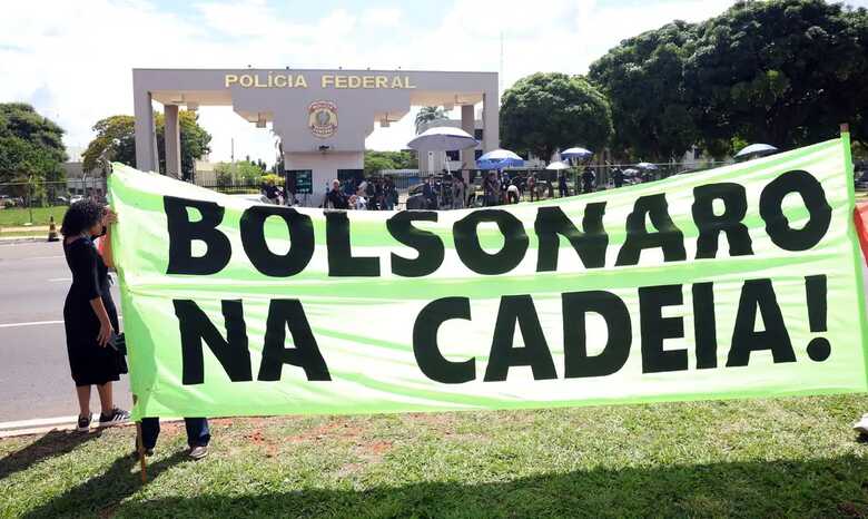 Manifestantes estiveram em frente a sede da PF, em Brasília
