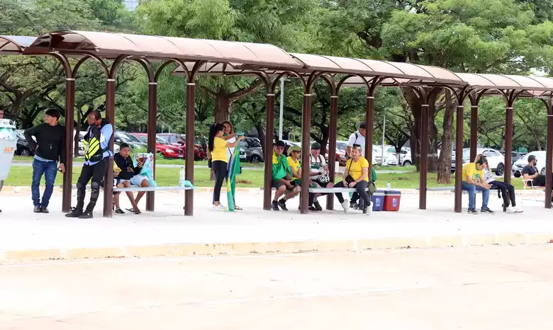 Apoiadores do ex-presidente em frente a Superintendencia da PF