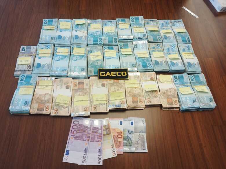 Dinheiro apreendido durante a apreensão