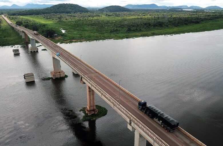 Ponte sobre o rio Paraguai