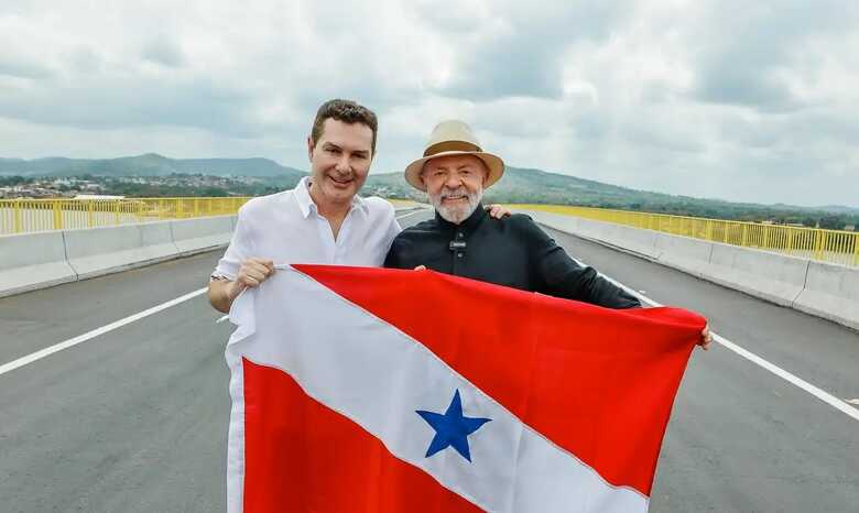 Lula com a bandeira do estado