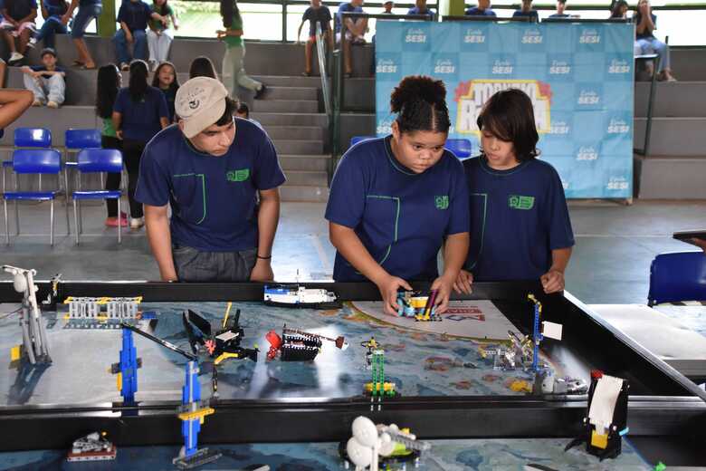 As equipes competirão na modalidade FLLC (FIRST LEGO League Challenge), destinada a estudantes de 9 a 15 anos