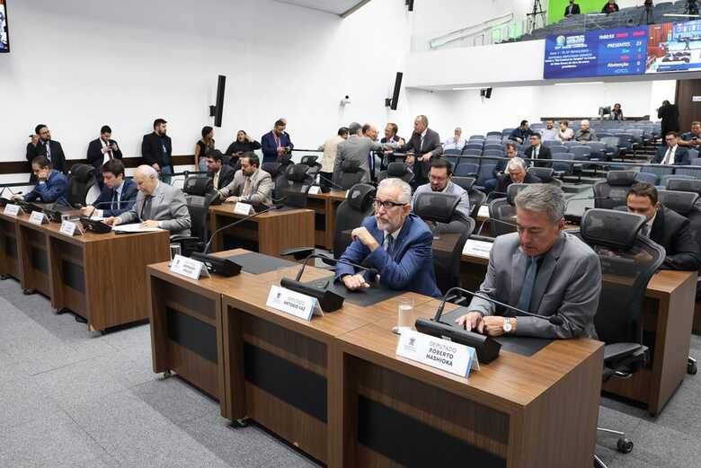 A sessão tem início às 9h