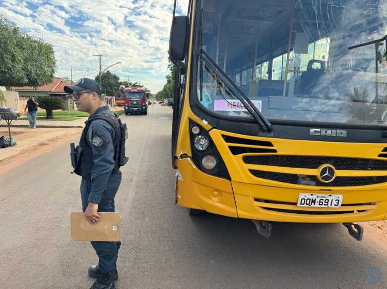 Ônibus escolar estava transportando crianças