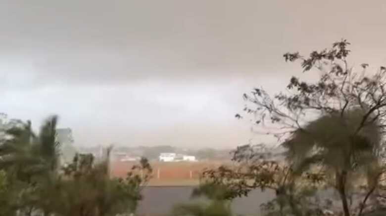 Ventos vieram com intensidade forte no temporal