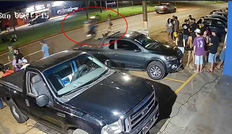 Jovem foi atropelada e motociclista não prestou socorro