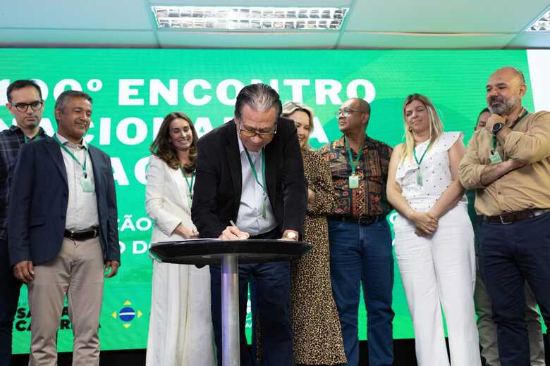 Assinatura do termo sobre a campanha