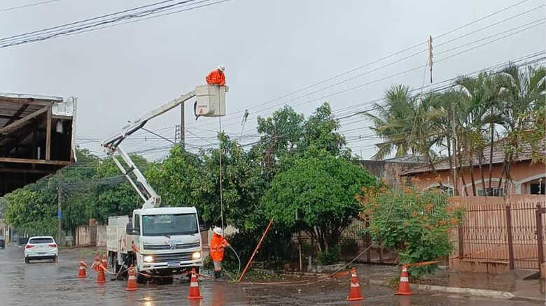 Reparos estão sendo realizados pela cidade