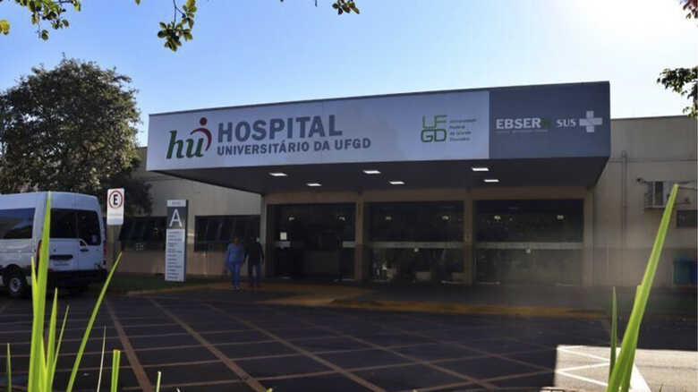 Menina está internada no Hospital Universitário, da UFGD