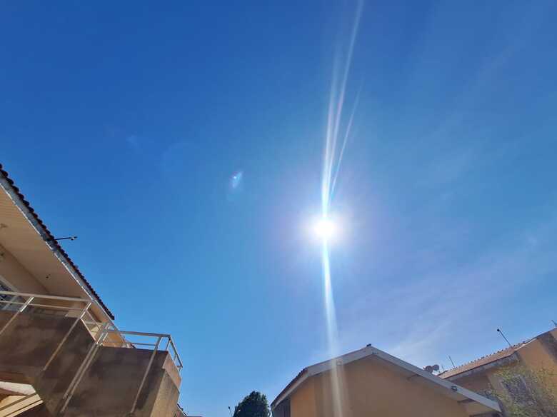 Dia amanhece com sol em 'céu de brigadeiro'