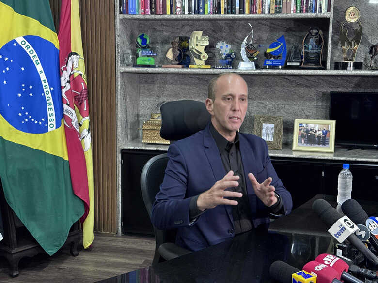 Rodrigo Manga foi afastado por decisão judicial