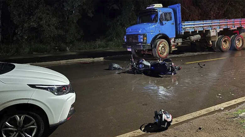 Colisão envolveu três veículos