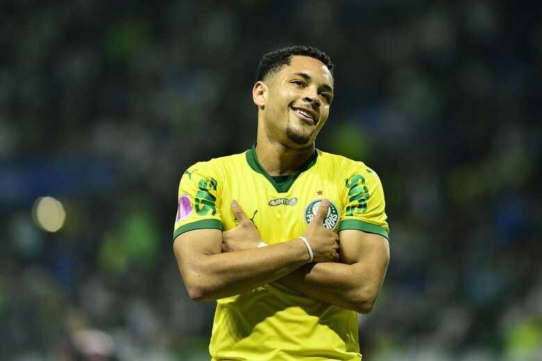 Vitor Roque vive boa fase no Palmeiras