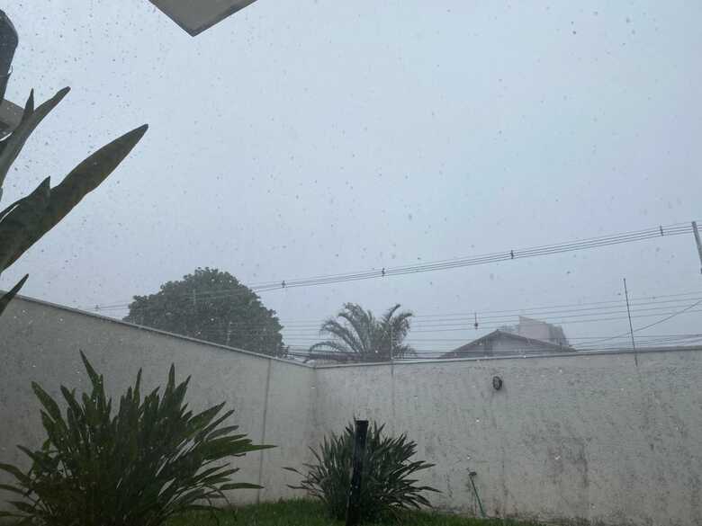 Chuva chegou de surpresa na cidade