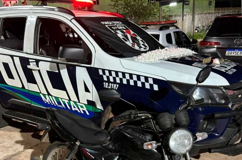 Moto e entorpecentes apreendidos - 