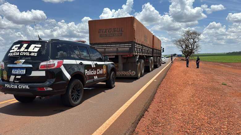 Carreta era conduzida por um casal de SP