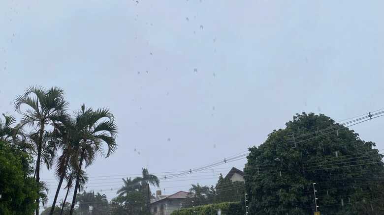 Tempo nublado e muita chuva em Campo Grande