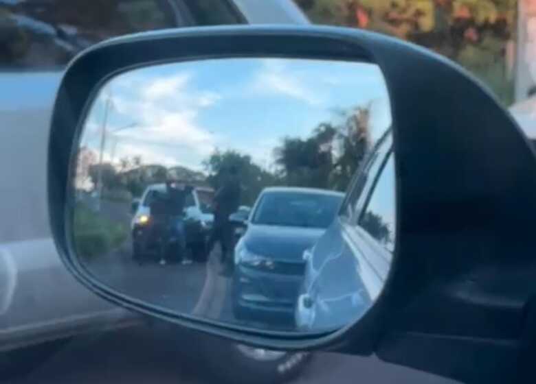Motoristas relataram lentidão intensa enquanto a Polícia Militar fazia a abordagem