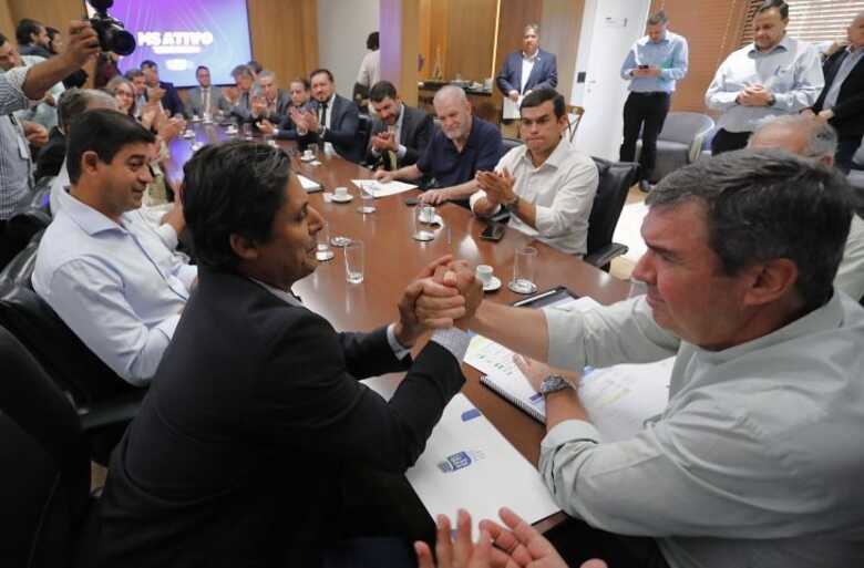 Além do prefeito, participaram também vereadores e representantes da bancada estadual e federal