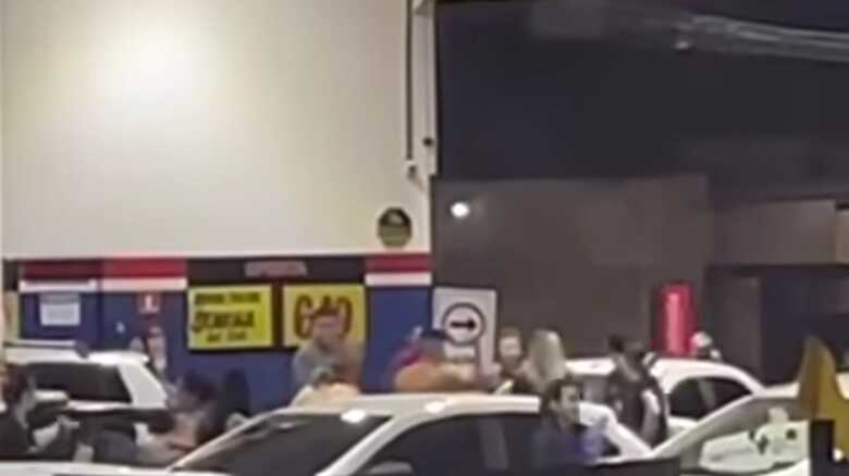 Confusão aconteceu no estacionamento de supermercado