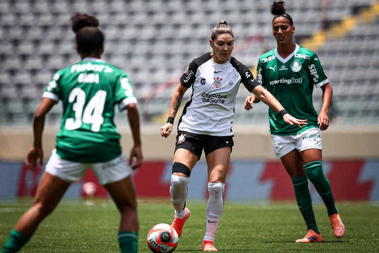 Gabi Zanotti marcou o &uacute;nico gol do Corinthians