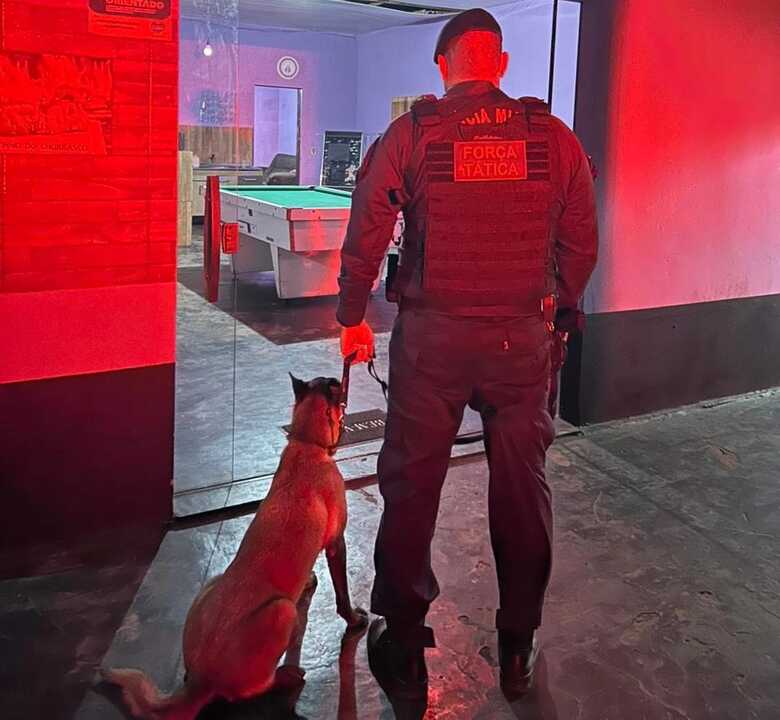 Polícia Militar prendeeu as duas mulheres responsáveis pelo espaço