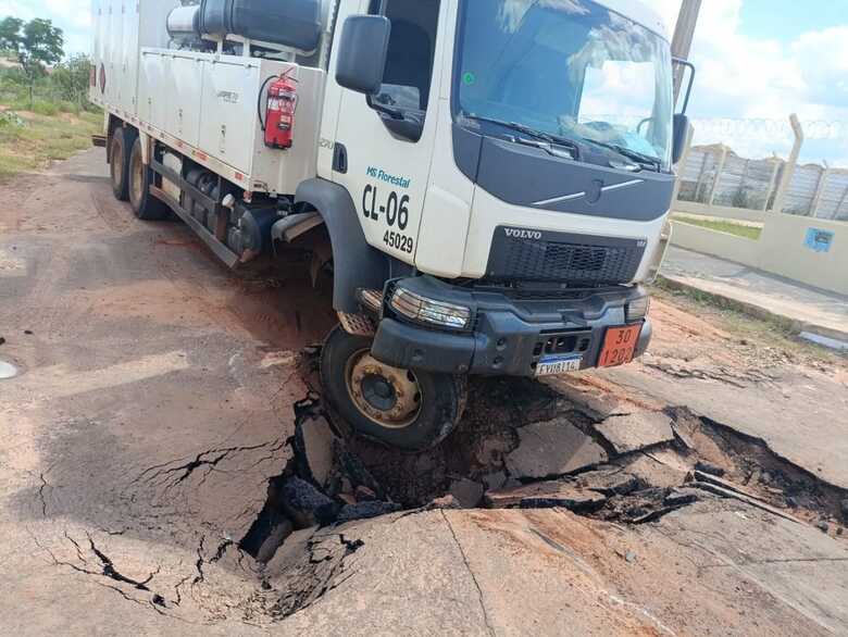 Caminhão quase ficou sem uma das rodas