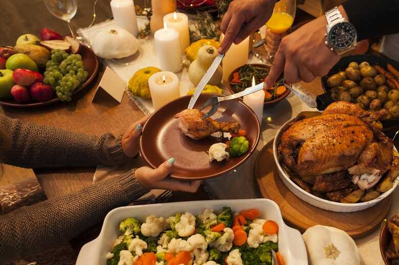 A propor&ccedil;&atilde;o ideal, segundo Jacqueline, &eacute; cerca de 1/4 do prato com carboidratos e outro 1/4 com prote&iacute;na