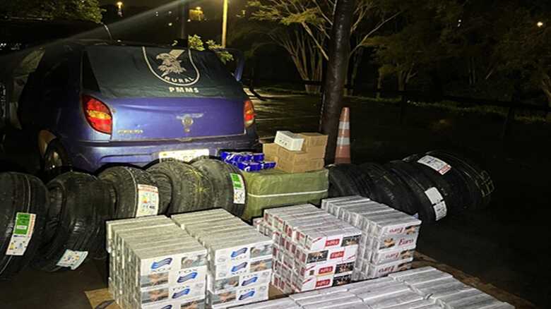 Produtos contrabandeados apreendidos no veículo