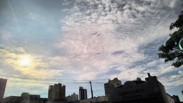 Sol nas primeiras horas do dia em Campo Grande