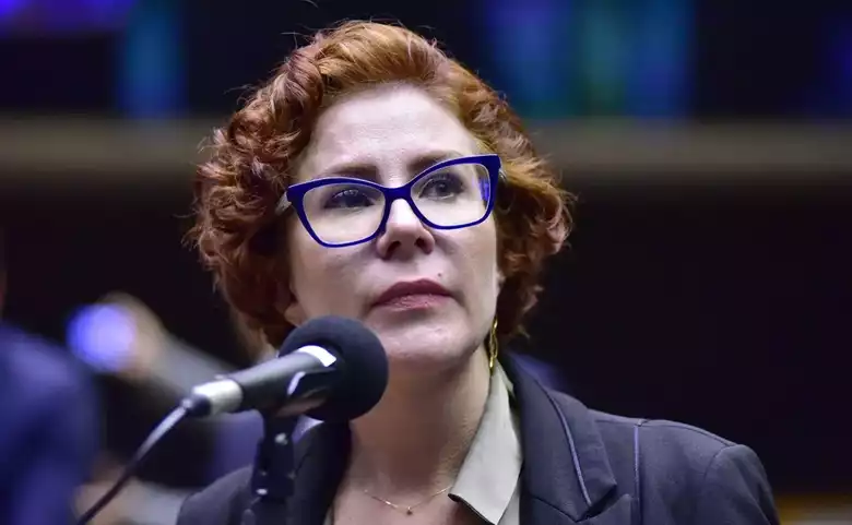 Em ambos os casos, a Primeira Turma do STF determinou a perda do mandato de Zambelli.