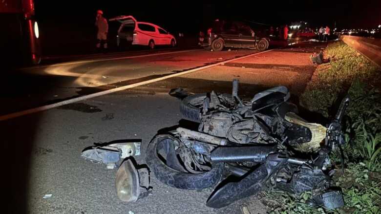 Motocicleta ficou destru&iacute;da em raz&atilde;o do acidente