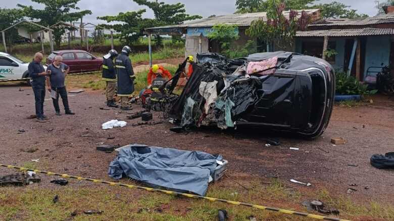 Jeep ficou destruído após colisões