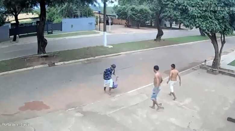 Briga aconteceu no meio da rua