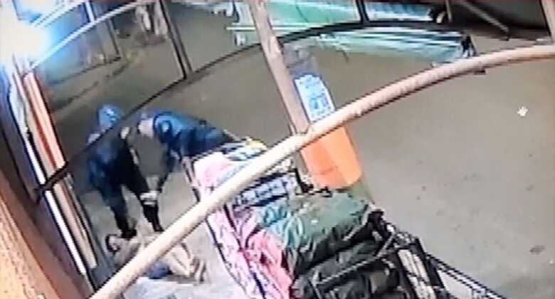 Sargento ficou preso, enquanto outro policial envolvido foi solto