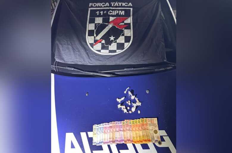 Droga apreendida e dinheiro - 