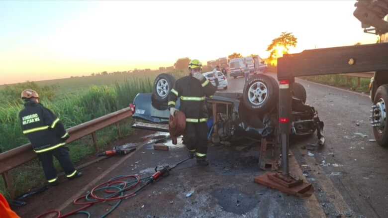 Caminhonete ficou destruída no acidente