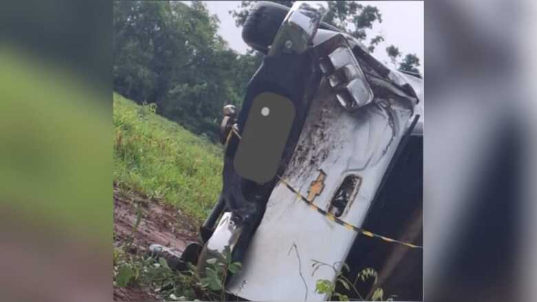 Caminhonete ficou destruída no acidente