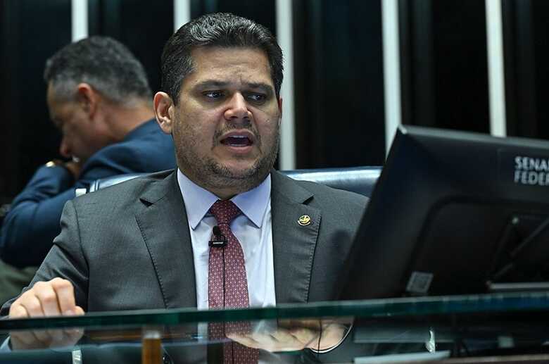 Presidente do Senado garantiu que proposta orçamentária vai a Plenário assim que for aprovada na CMO  