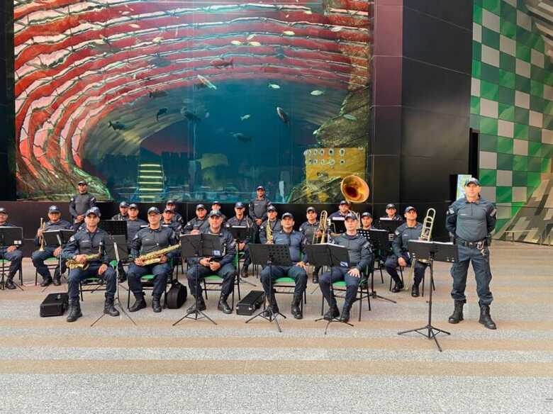 A banda &eacute; formada por 32 militares