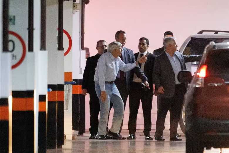 Augusto Heleno chega para cumprir pris&atilde;o domiciliar