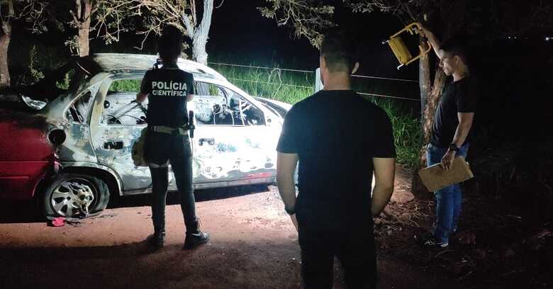 Idoso foi encontrado carbonizado dentro do carro
