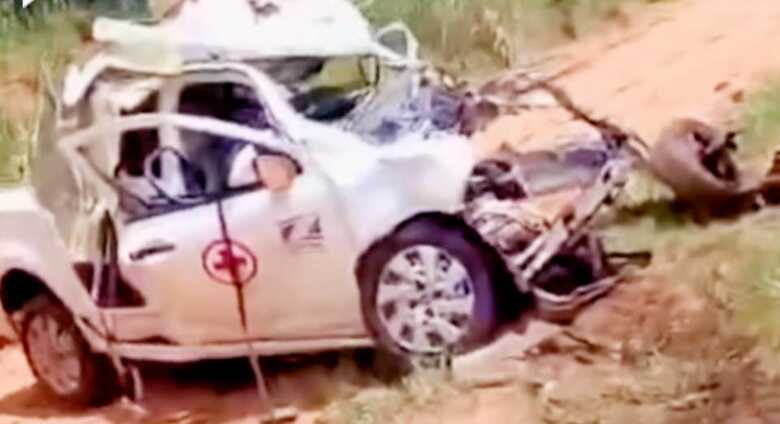 Ambul&acirc;ncia ficou destru&iacute;da no acidente