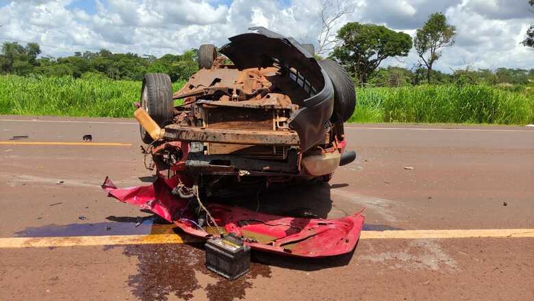 Fox ficou capotado na pista