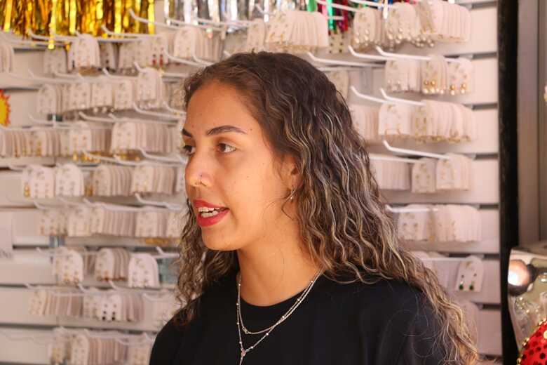 &Iacute;ris Cristina, respons&aacute;vel da Loja Aurora comenta mudan&ccedil;a no perfil dos foli&otilde;es