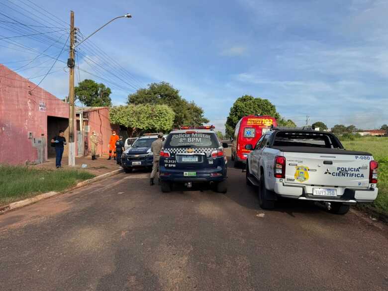 Autoridades estiveram no local