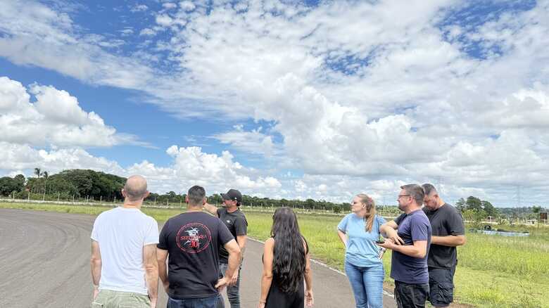 Produtora passeou pelo aut&oacute;dromo para saber as condi&ccedil;&otilde;es do local do evento