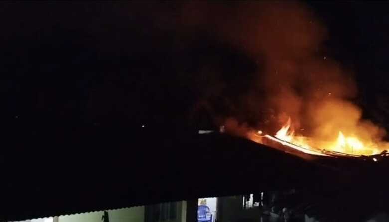 Inc&ecirc;ndio destruiu a casa