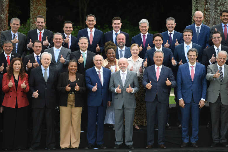Presidente Lula em sua &uacute;ltima reuni&atilde;o ministerial de 2025, na Granja do Torto